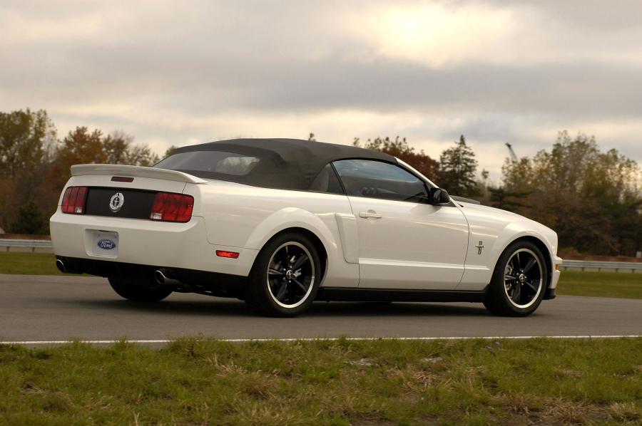  Ford Mustang GT Convertible 2006 года  (фото 11 из 27)